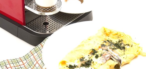 Омлет с водкой и лососем