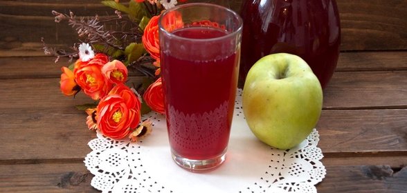 Компот из вишни с яблоками