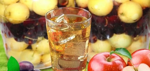 Компот из яблок и слив