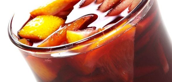 Яблочный глинтвейн с куантро, анисом, клюквой и корицей