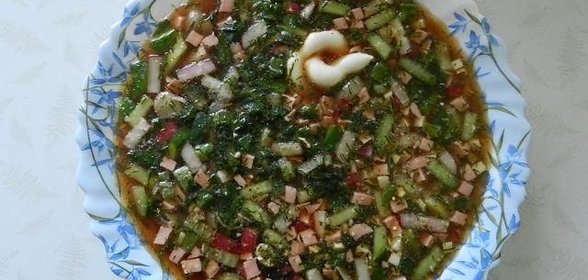 Классическая окрошка на квасе с колбасой