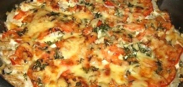 Филе трески, запеченное с картофелем и помидорами