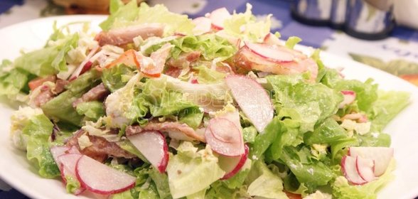 Салат с копченой грудинкой