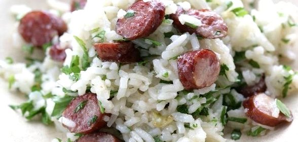 Рис с сельдереем и острыми колбасками