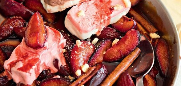 Печеные сливы с заливкой из квасного сусла и меда