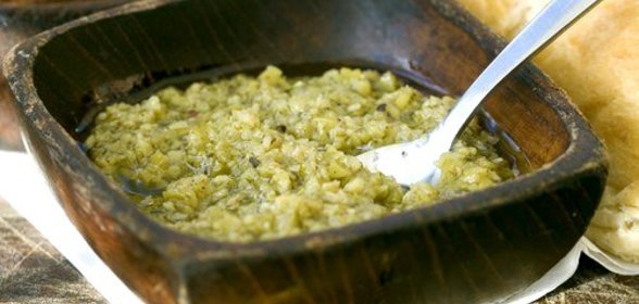 Спред из бобов эдамам с чесноком