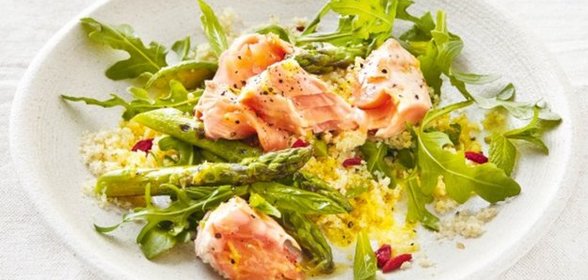 Семга со стручковой фасолью и ягодами годжи