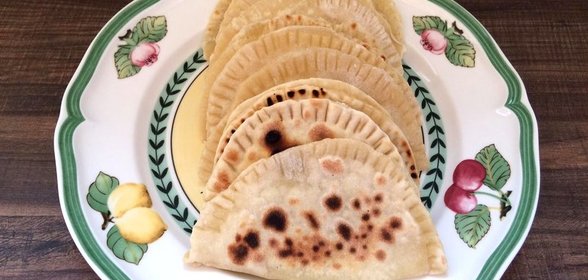 Кыстыбый с картофельной начинкой на сливочном масле