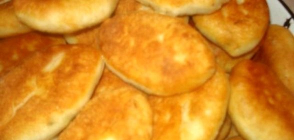 Пирожки с яйцом и зеленью