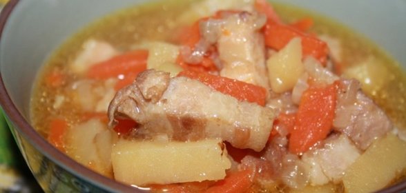 Рагу из картофеля со свиной грудинкой в мультиварке