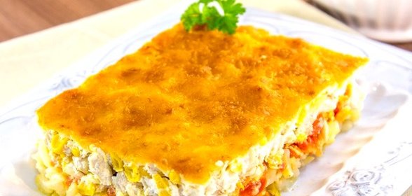 Запеканка с рисом, куриным филе, кукурузой и овощами