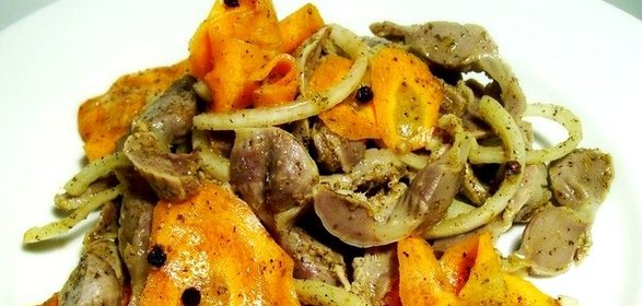 Куриные желудки по-корейски с морковью