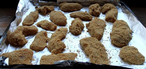 Куриное филе с йогуртом и горчицей, запеченное в крекерах