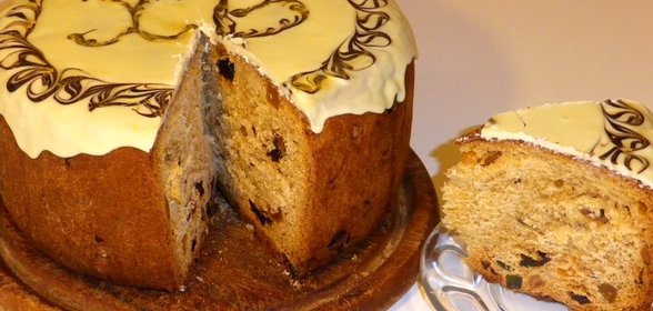 Пасхальный кулич с изюмом и цукатами