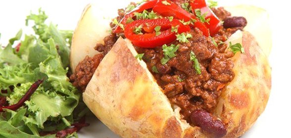 Картофель, фаршированный мясом и зеленью