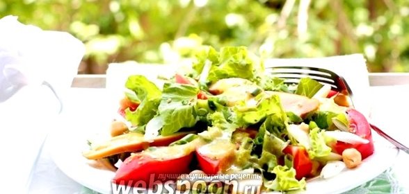 Салат с копчёной курицей, горохом нут в горчично-чесночной заправке