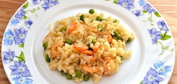 Ризотто с креветками и горошком