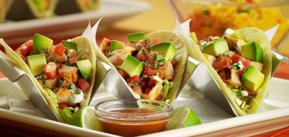 Тако с курицей и авокадо