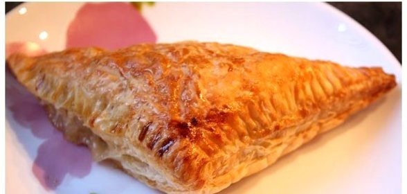 Слойки с яблоками