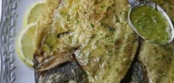 Обжаренные кусочки филе морского языка в томатном кисло-сладком соусе