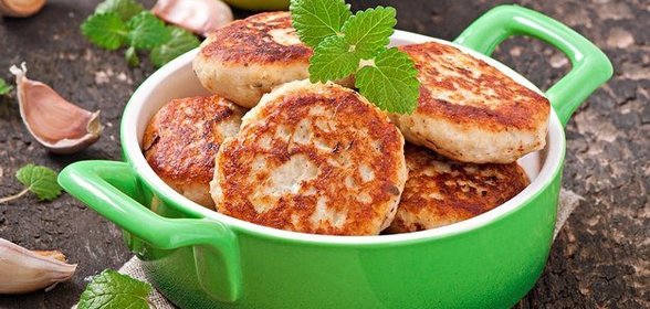 Котлеты из мяса птицы с миндалем и яблоком