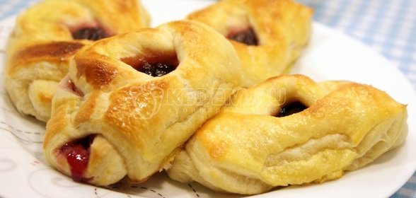 Копченый лосось с рикоттой и зеленью