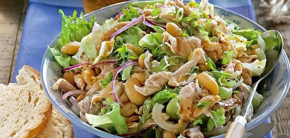 Салат из курицы и фасоли