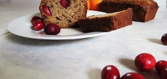 Банановый хлеб с клюквой