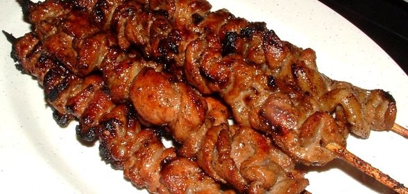 Свиной шашлык на гриле с медом, апельсином и рисом
