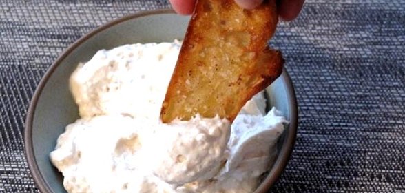 Творог с чесноком