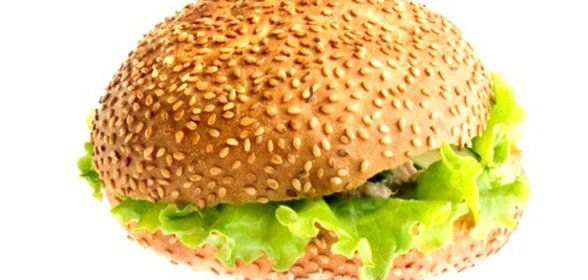 Булочки с тунцом, гуакамоле и салатом