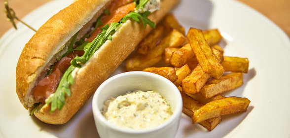 Сэндвич с семгой и рукколой