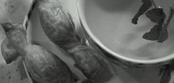 Конфетки из слоеного теста с финиками и мятой