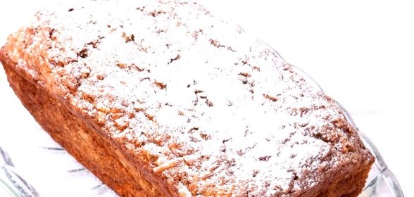 Кекс с кленовым сиропом и яблоками
