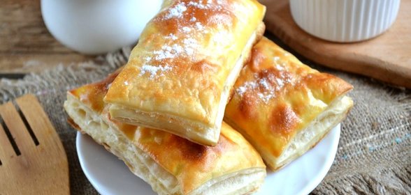 Язычки из слоеного бездрожжевого теста