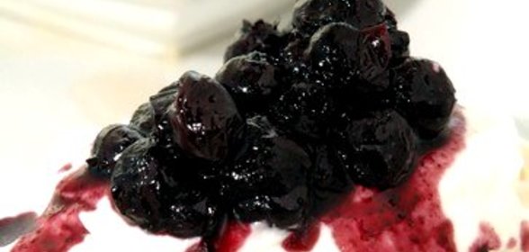Чернично-виноградный соус к сыру и курице на гриле