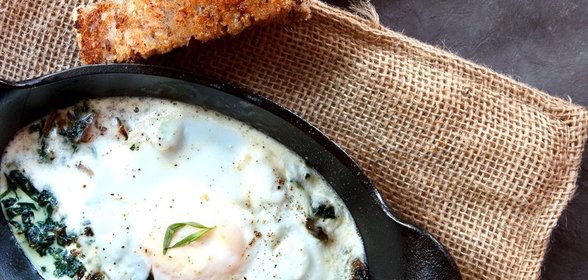 Яичница со шпинатом и грибами в духовке