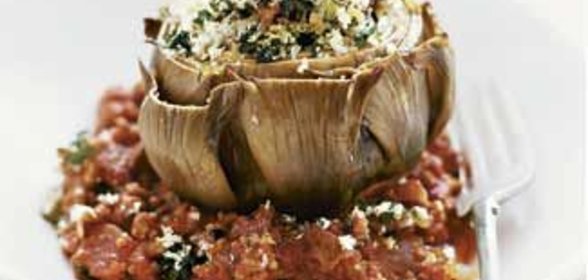 Фаршированный артишок с мясным рагу