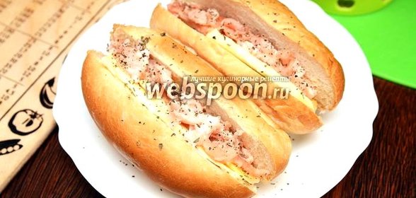 Хот-дог с красной рыбой
