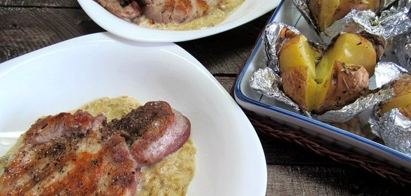 Стейк с запеченным картофелем