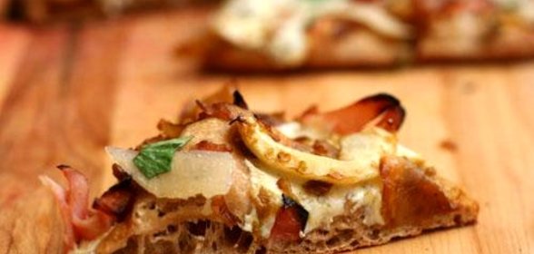 Пицца с карамелизованным луком и фенхелем