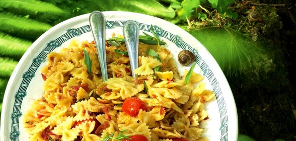 Фарфалле с вяленой икрой и помидорами