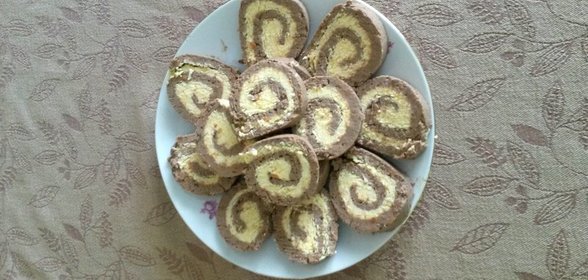 Рулет из куриной печени с сырно-яичной начинкой