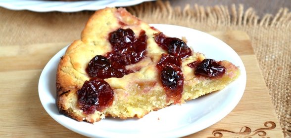 Песочный пирог с вишней