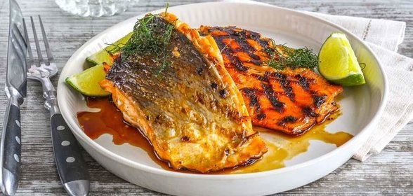 Филе семги в глазури из кленового сиропа на гриле
