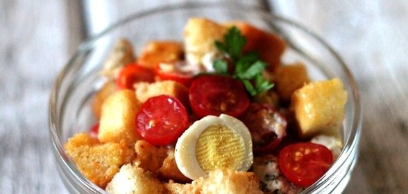 Салат с курицей и яйцом