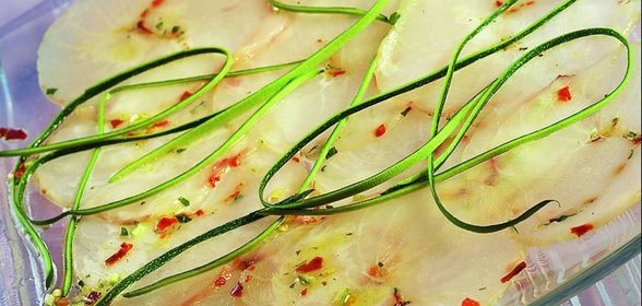 Карпаччо из морского черта с цукини