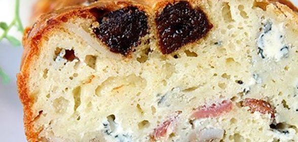 Кекс с голубым сыром и черносливом