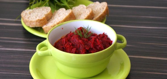 Тушеная свекла с яблоком