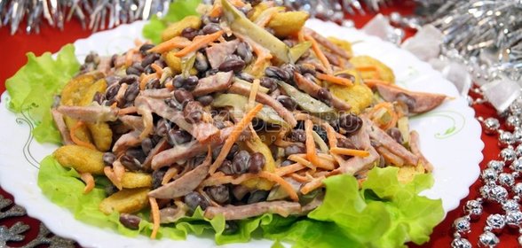 Салата с фасолью и сухариками «Одно мгновение»